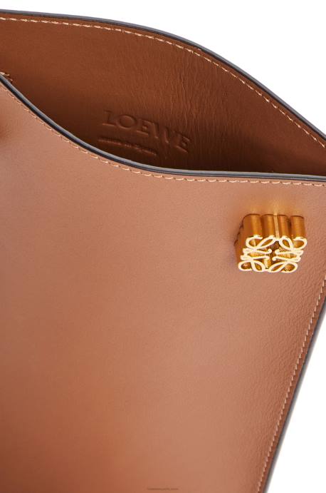 Loewe mujer bolsillo para dados en piel de becerro clásica LP64620 broncearse