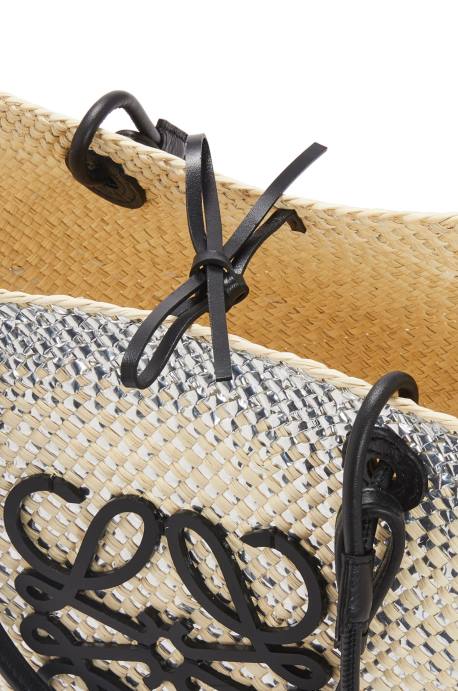 Loewe mujer Bolso basket brillante anagram en palma de iraca y piel de becerro LP6442 natural/plata