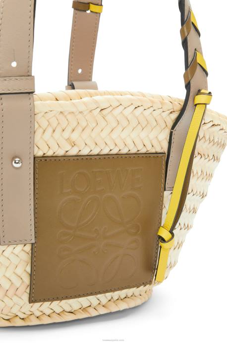 Loewe mujer Bolso cesta pequeño en hoja de palma con asa trenzada en piel de becerro LP645 oliva/arena
