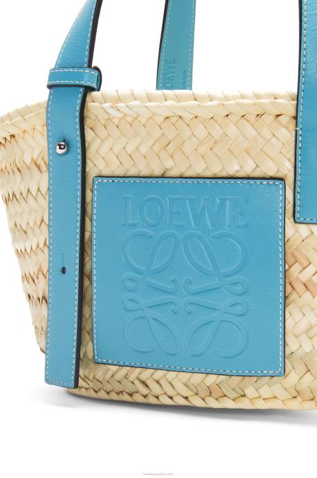 Loewe mujer Bolso cesta pequeño en hoja de palma y piel de becerro LP6457 azul claro