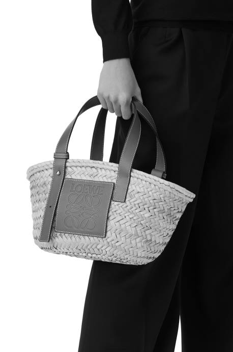 Loewe mujer Bolso cesta pequeño en hoja de palma y piel de becerro LP6481 natural/océano