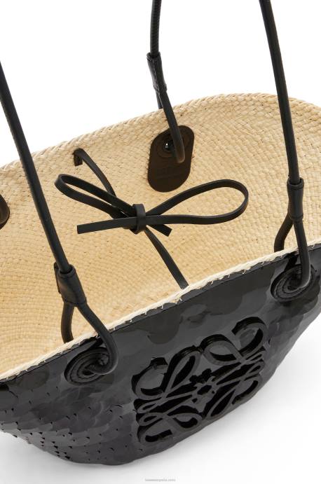 Loewe mujer Canasta pequeña con anagrama en palma de iraca con lentejuelas y piel de becerro LP6471 negro