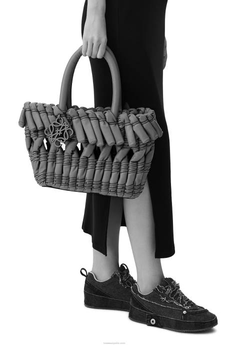Loewe mujer Cesta tubular pequeña de napa de cordero LP6493 cálido desierto