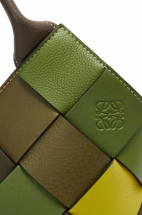 Loewe mujer bolso basket pequeño excedente de cuero tejido en piel de becerro clásica LP64103 verde