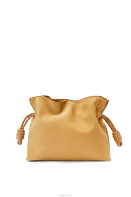 Loewe mujer clutch flamenco en nubuck LP64528 desierto