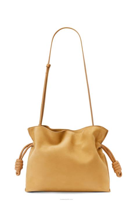 Loewe mujer clutch flamenco en nubuck LP64528 desierto