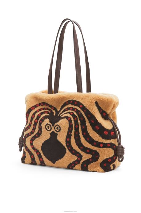 Loewe mujer clutch flamenco xl en borrego LP64466 beige/chocolate