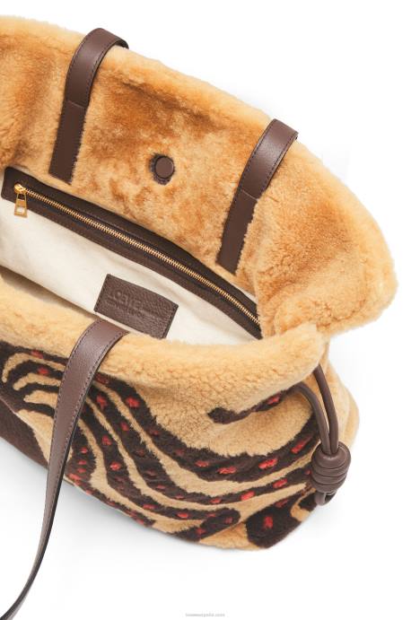 Loewe mujer clutch flamenco xl en borrego LP64466 beige/chocolate