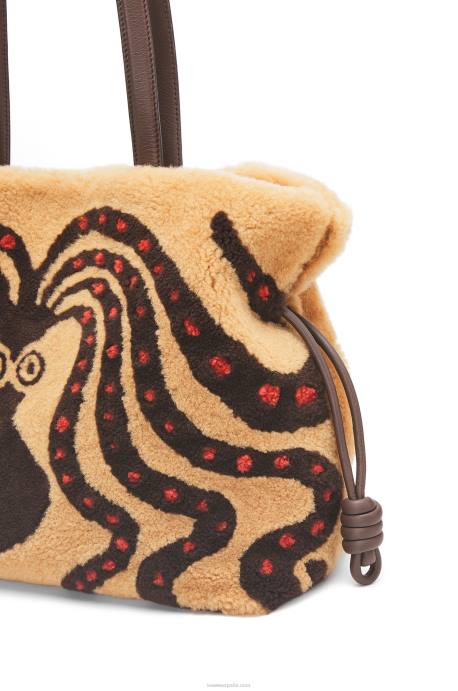 Loewe mujer clutch flamenco xl en borrego LP64466 beige/chocolate
