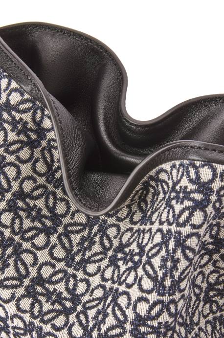 Loewe mujer mini clutch de flamenca en jacquard anagrama y piel bovina LP64292 azul marino/negro