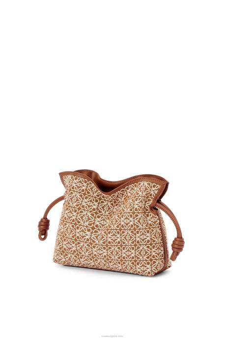 Loewe mujer mini clutch de flamenca en jacquard anagrama y piel bovina LP64310 bronceado/pacana
