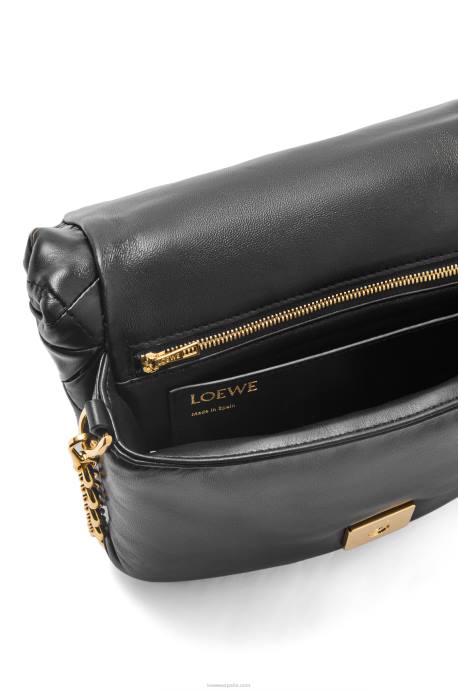 Loewe mujer Puffer goya de piel de cordero napa brillante plisada LP64384 negro