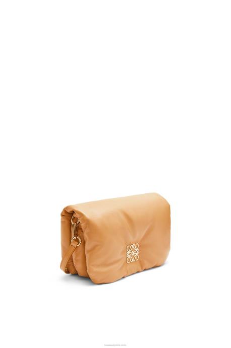 Loewe mujer bolso goya mini puffer de piel de cordero napa brillante LP64245 camello