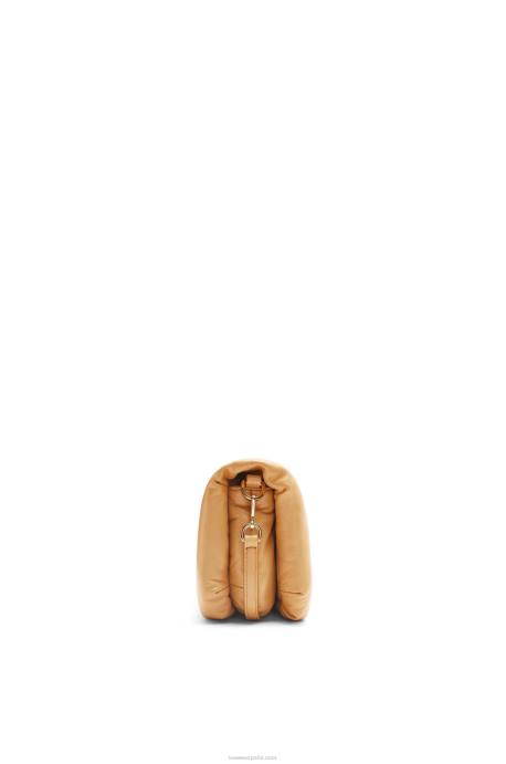 Loewe mujer bolso goya mini puffer de piel de cordero napa brillante LP64245 camello