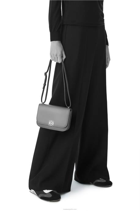 Loewe mujer bolso goya pequeño en piel de becerro de seda LP64269 negro