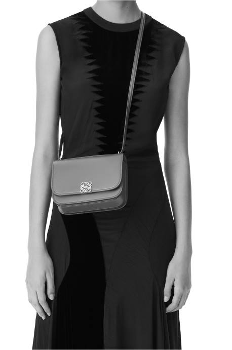 Loewe mujer bolso goya pequeño en piel de becerro de seda LP64307 aguacate verde