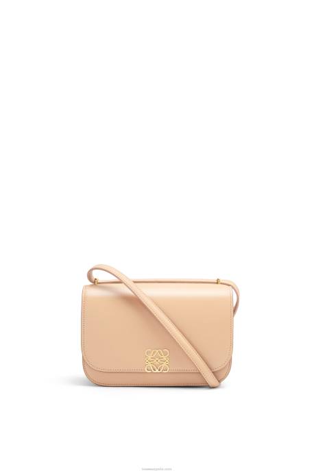 Loewe mujer bolso goya pequeño en piel de becerro de seda LP64493 desnudo
