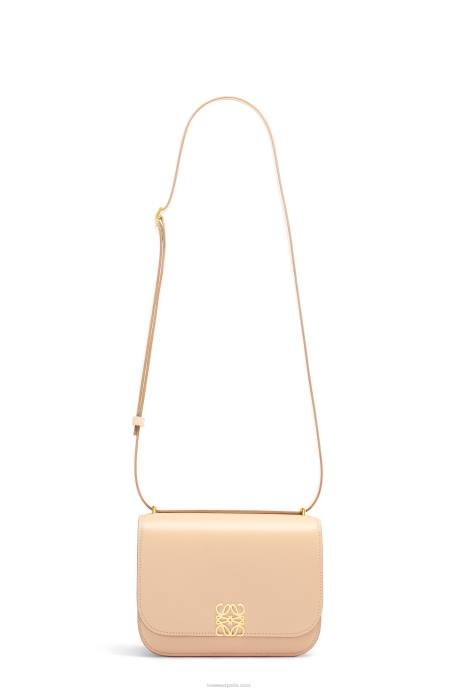 Loewe mujer bolso goya pequeño en piel de becerro de seda LP64493 desnudo