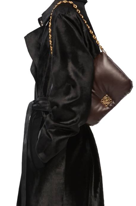 Loewe mujer bolso puffer goya de napa de cordero brillante LP64383 chocolate negro