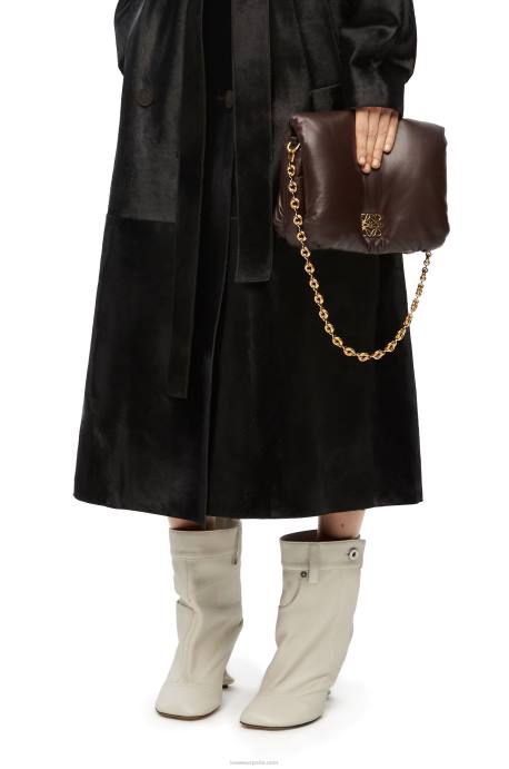 Loewe mujer bolso puffer goya de napa de cordero brillante LP64383 chocolate negro