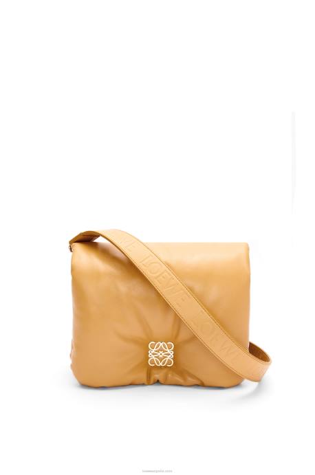 Loewe mujer bolso puffer goya de napa de cordero brillante LP64387 camello
