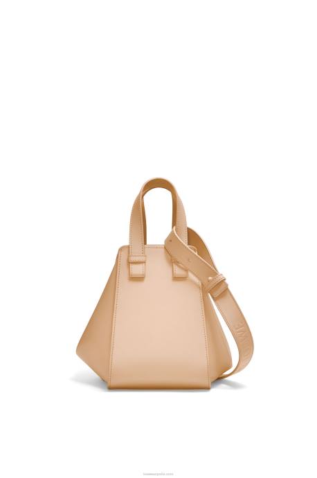 Loewe mujer Bolso compacto hamaca de piel de becerro satinada LP64432 desnudo