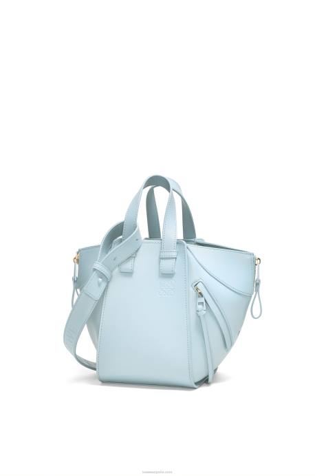 Loewe mujer Bolso compacto hamaca de piel de becerro satinada LP64460 aguamarina