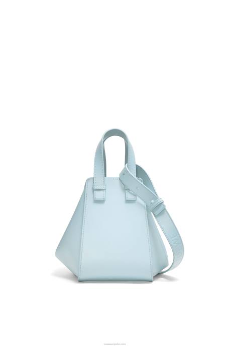 Loewe mujer Bolso compacto hamaca de piel de becerro satinada LP64460 aguamarina