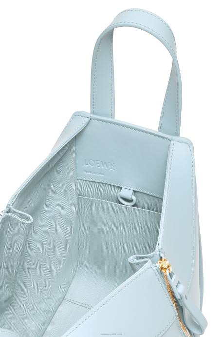 Loewe mujer Bolso compacto hamaca de piel de becerro satinada LP64460 aguamarina