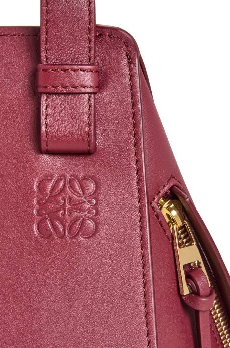 Loewe mujer bolso compacto hamaca en piel de becerro clásica LP64340 baya silvestre