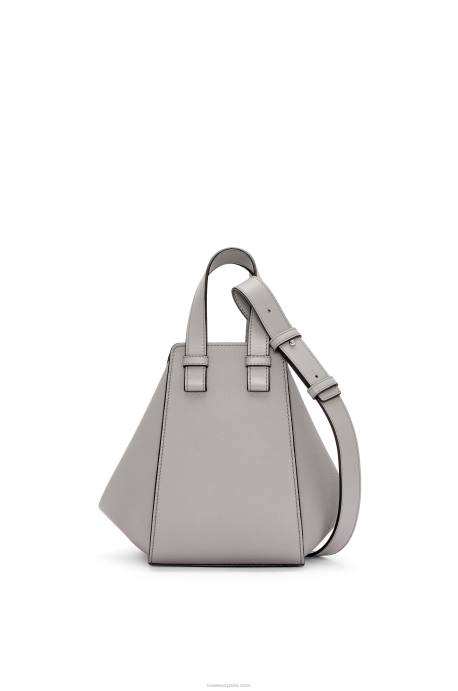 Loewe mujer bolso hamaca compacto de suave piel de becerro graneada LP64342 Perla gris