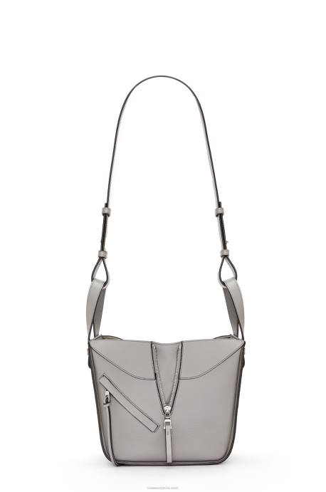 Loewe mujer bolso hamaca compacto de suave piel de becerro graneada LP64342 Perla gris