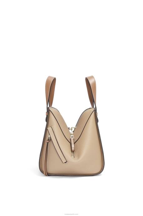 Loewe mujer bolso hamaca compacto de suave piel de becerro graneada LP64344 arena