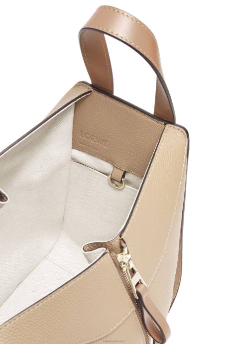Loewe mujer bolso hamaca compacto de suave piel de becerro graneada LP64344 arena