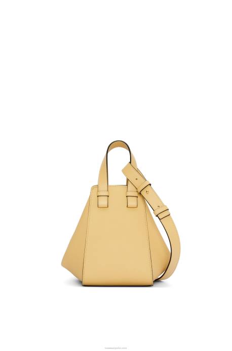 Loewe mujer bolso hamaca compacto de suave piel de becerro graneada LP64405 mantequilla oscura