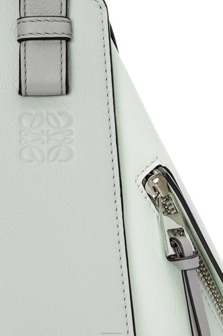 Loewe mujer bolso hamaca pequeño de piel de becerro clásica LP64433 gris ceniza/celadón claro