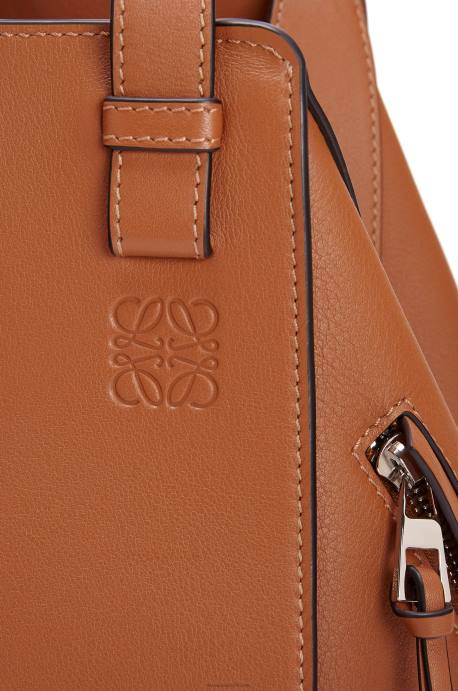 Loewe mujer bolso hamaca pequeño de piel de becerro clásica LP64469 broncearse