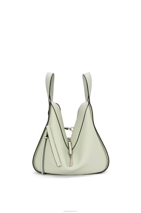 Loewe mujer bolso hamaca pequeño de suave piel de becerro graneada LP64370 celadón claro