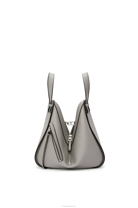Loewe mujer bolso hamaca pequeño de suave piel de becerro graneada LP64434 Perla gris
