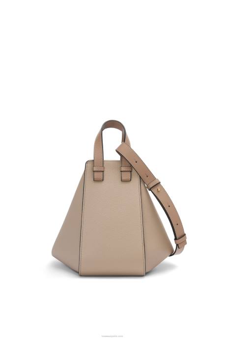 Loewe mujer bolso hamaca pequeño de suave piel de becerro graneada LP64477 arena