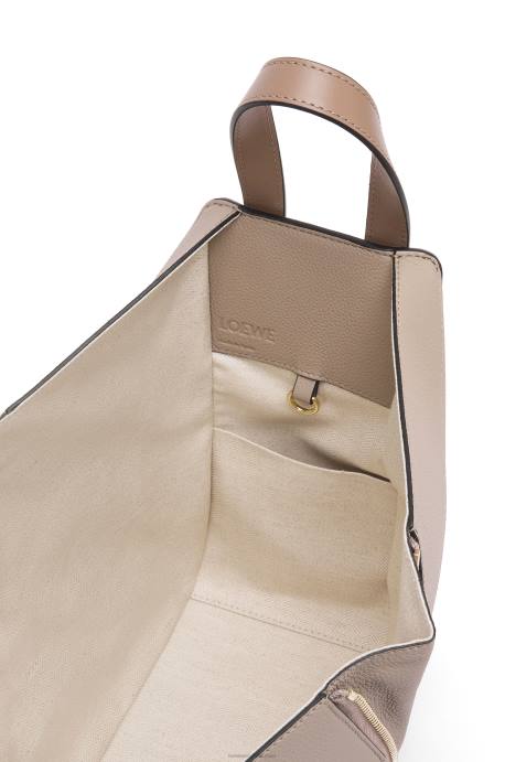 Loewe mujer bolso hamaca pequeño de suave piel de becerro graneada LP64477 arena