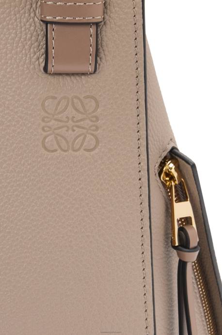 Loewe mujer bolso hamaca pequeño de suave piel de becerro graneada LP64477 arena