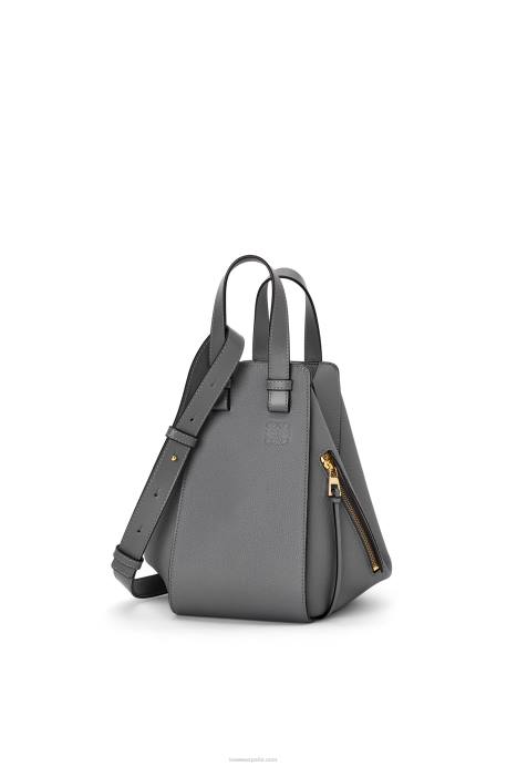 Loewe mujer bolso hamaca pequeño de suave piel de becerro graneada LP64502 gris asfalto