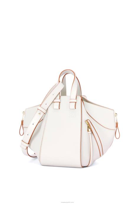 Loewe mujer bolso hamaca pequeño de suave piel de becerro graneada LP64503 blanco suave