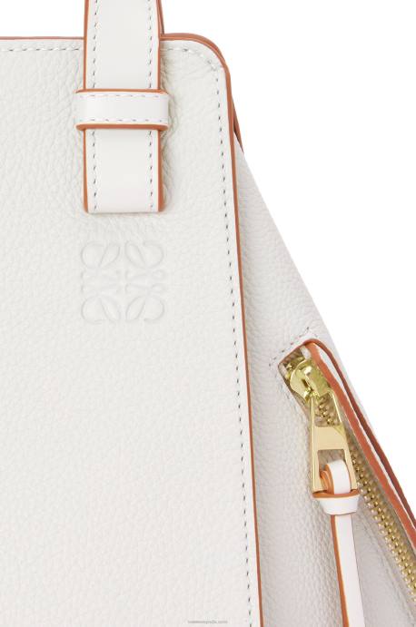 Loewe mujer bolso hamaca pequeño de suave piel de becerro graneada LP64503 blanco suave
