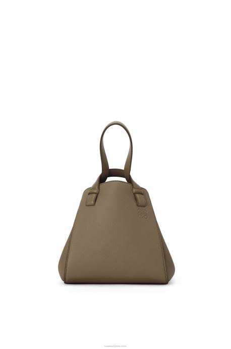 Loewe mujer bolso hammock nugget de suave piel de becerro granulada LP64500 verde laurel