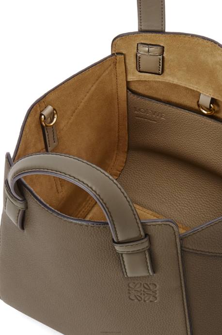 Loewe mujer bolso hammock nugget de suave piel de becerro granulada LP64500 verde laurel