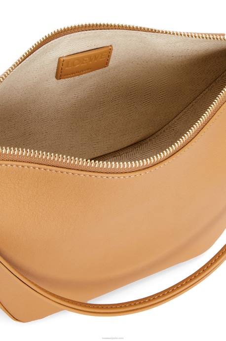 Loewe mujer bolso hobo mini hammock de piel de becerro clásica LP64323 cálido desierto