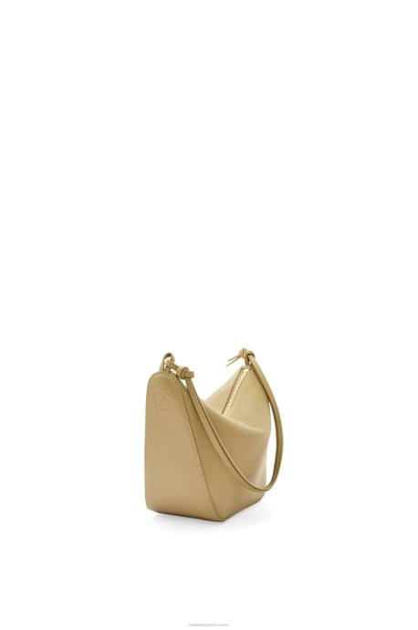 Loewe mujer bolso hobo mini hammock de piel de becerro clásica LP64325 arcilla verde