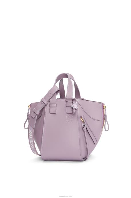 Loewe mujer hamaca compacta de piel de becerro satinada LP64312 glaseado de berenjena pálido